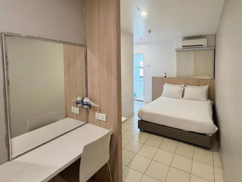 Country Inn Johor Bahru 3*,